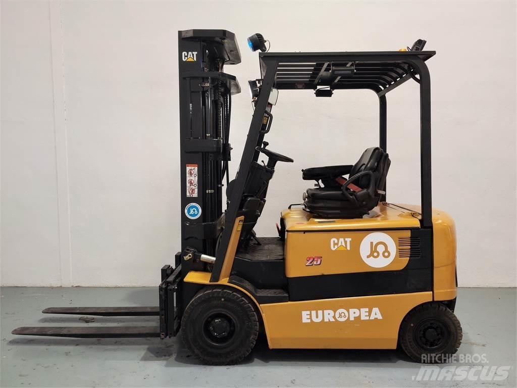 CAT EP25K PAC Stivuitor electric
