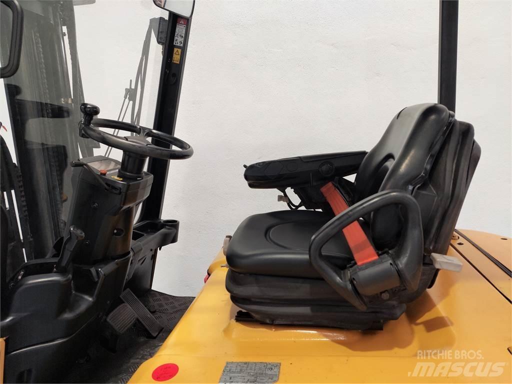 CAT EP25K PAC Stivuitor electric