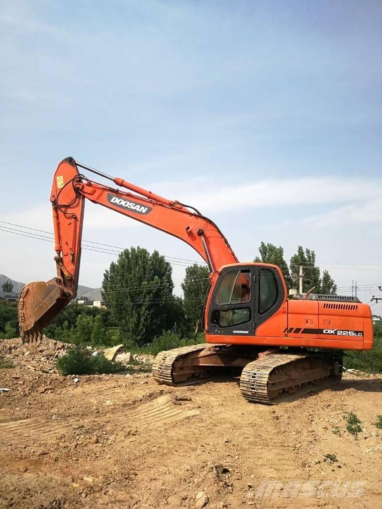 Doosan DX 225 Excavatoare pe șenile
