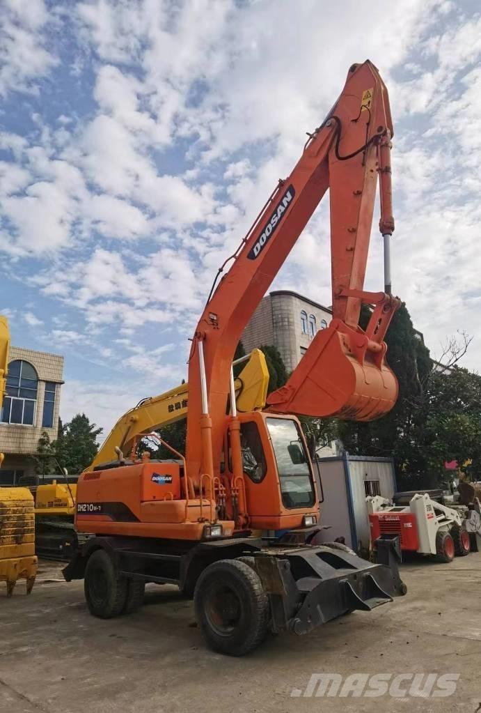 Doosan DH 210 W-7 Excavatoare cu roti