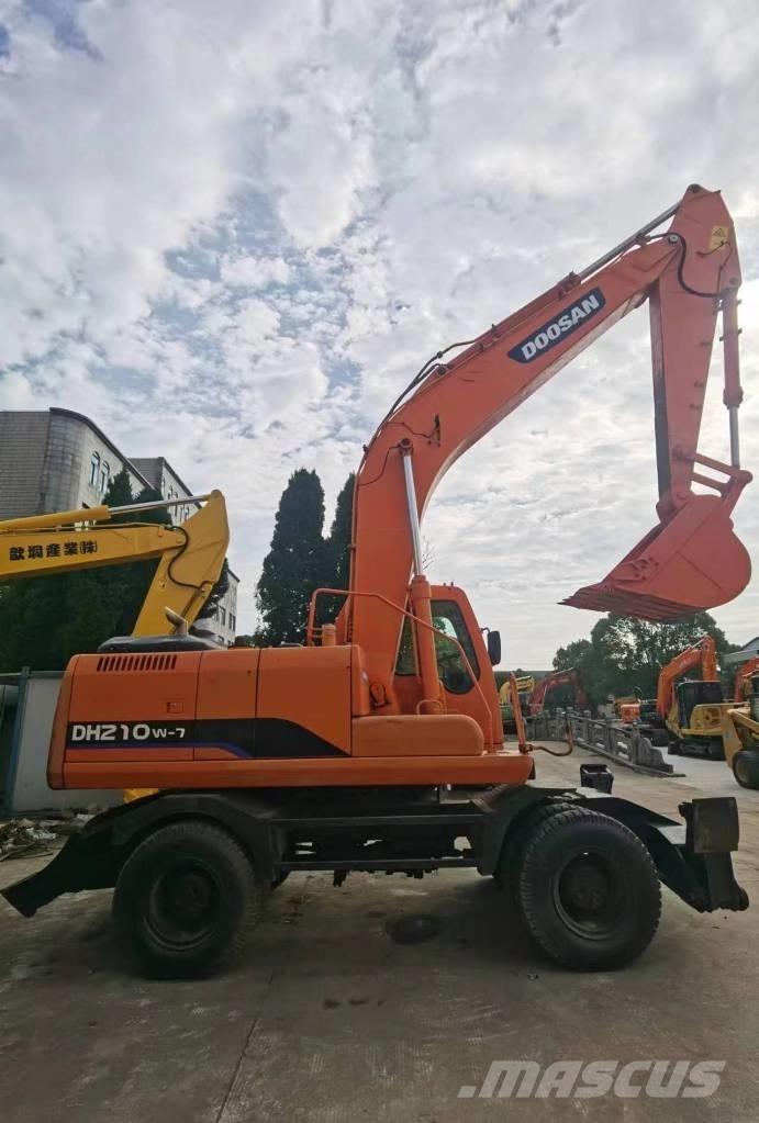 Doosan DH 210 W-7 Excavatoare cu roti