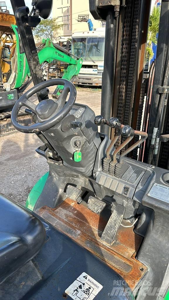 Mitsubishi FG30N Strivuitoare-altele