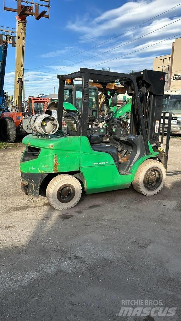 Mitsubishi FG30N Strivuitoare-altele