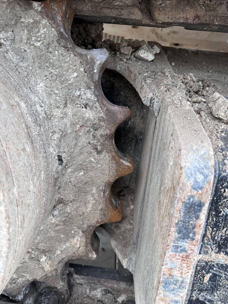 CAT 323 Excavatoare pe șenile
