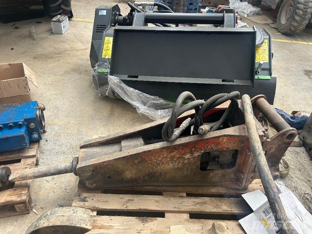 New Holland FB 200 Buldoexcavatoare