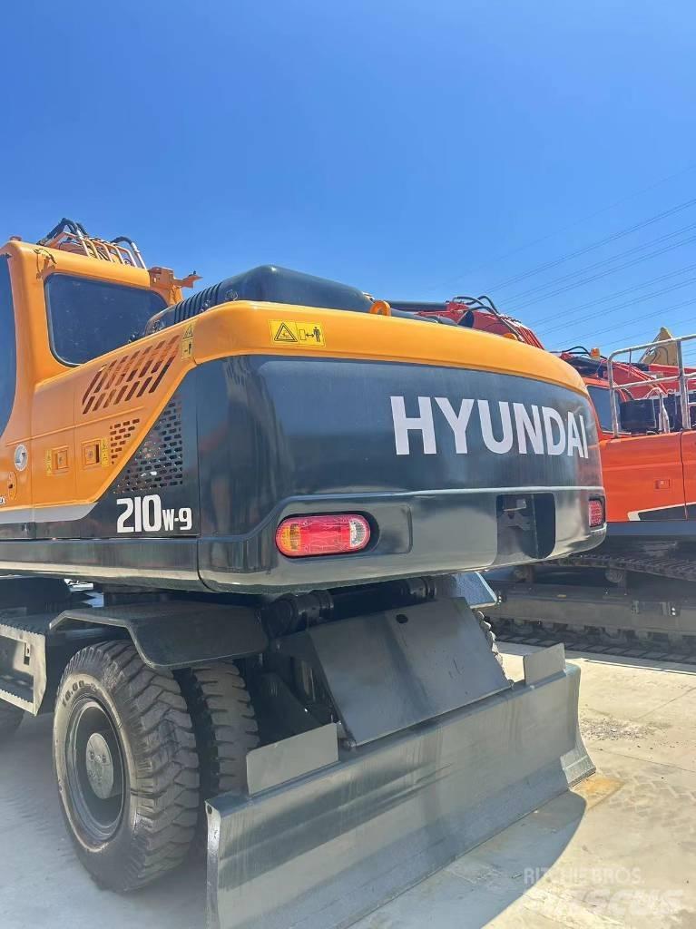 Hyundai R210W-9 Excavatoare cu roti