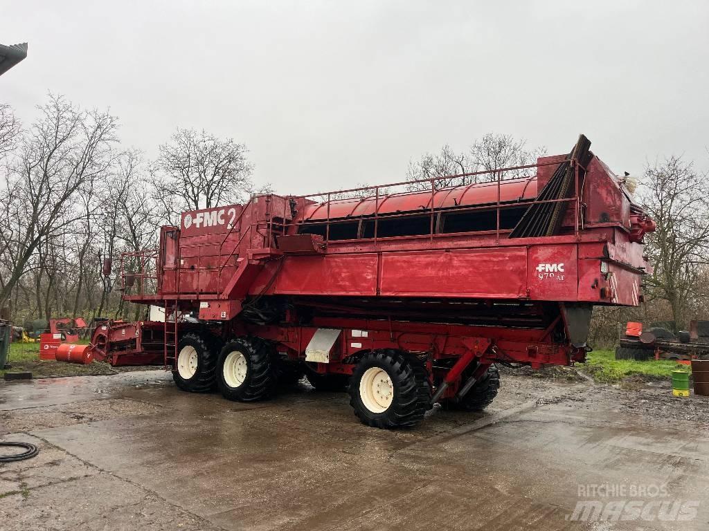FMC 979 AT 6WD Combine de recoltat mazare