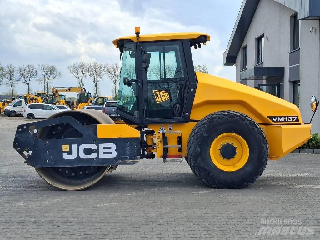 JCB VM 137 Compactoare monocilindrice