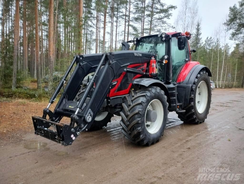 Valtra T234 Active Tractoare
