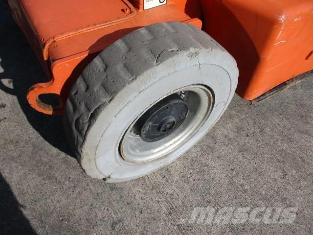 JLG E400 AJPN (817) Nacele compacte autopropulsante