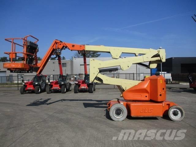 JLG E400 AJPN (817) Nacele compacte autopropulsante