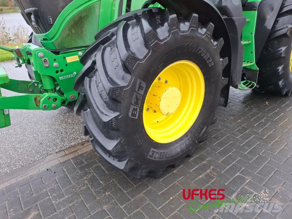 John Deere 6215 R Tractoare
