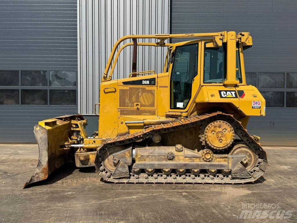 CAT D6N Buldozere pe senile
