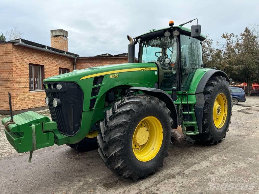 John Deere 8330 Tractoare