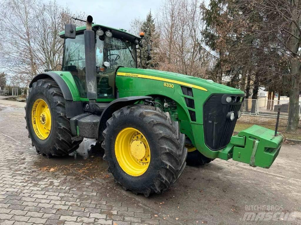 John Deere 8330 Tractoare