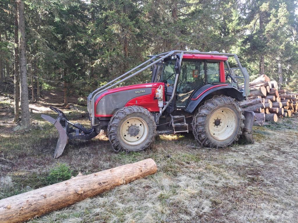 Valtra T 151 Tractoare