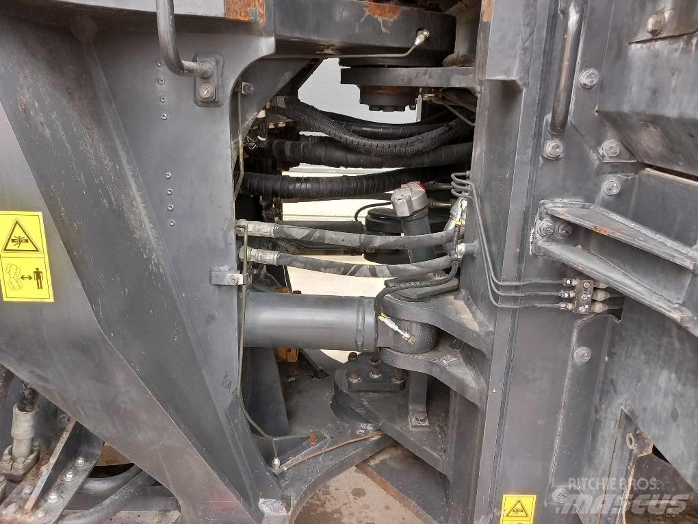 Komatsu WA500-7 Incarcator pe pneuri