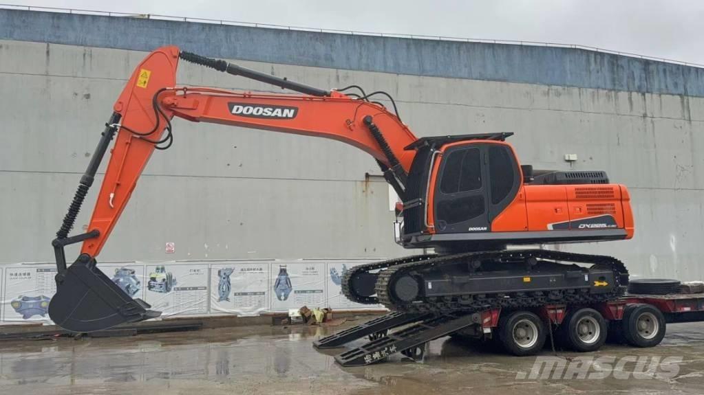 Doosan DX 225 LCA Excavatoare pe șenile
