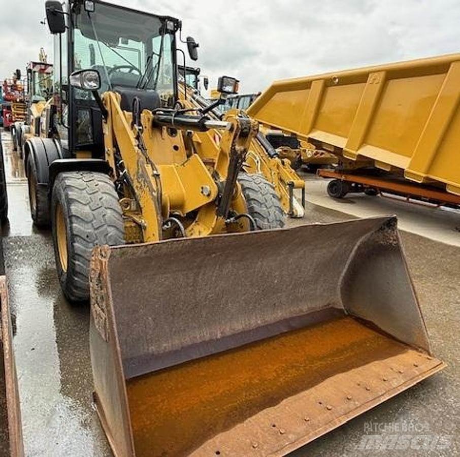 CAT 908M Incarcator pe pneuri