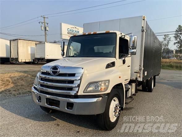 Hino 338 Camion cu prelata