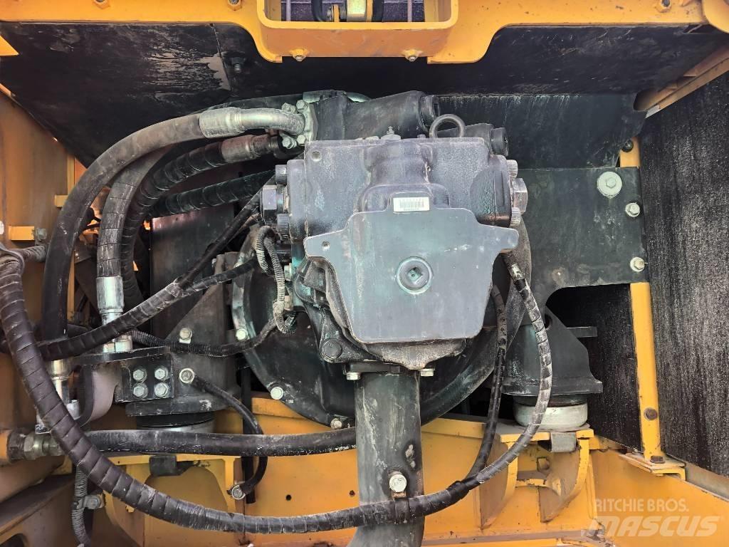 Komatsu 350 Excavatoare pe șenile
