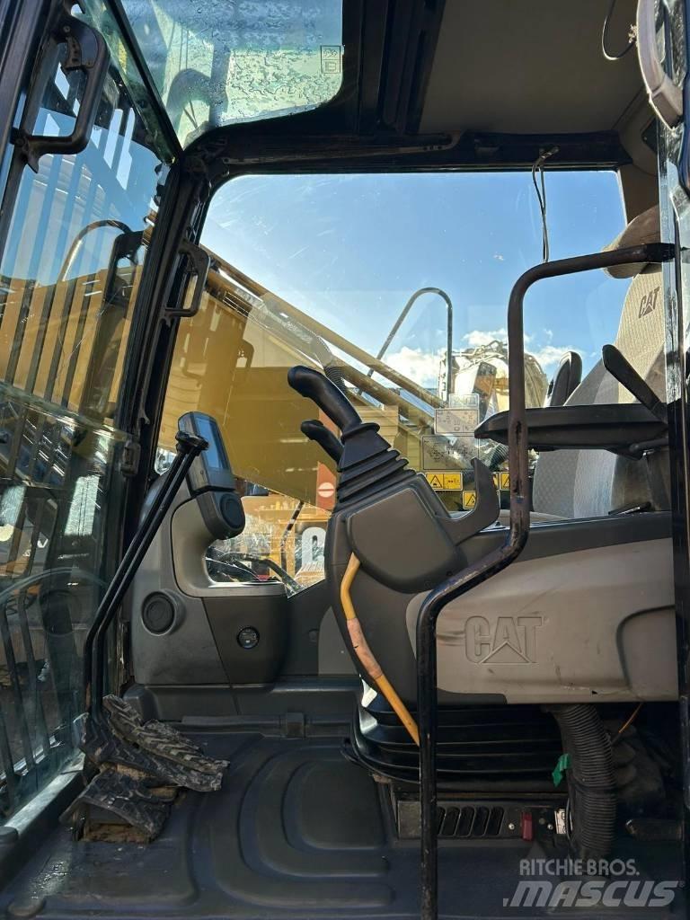 CAT 324 D L Excavatoare pe șenile
