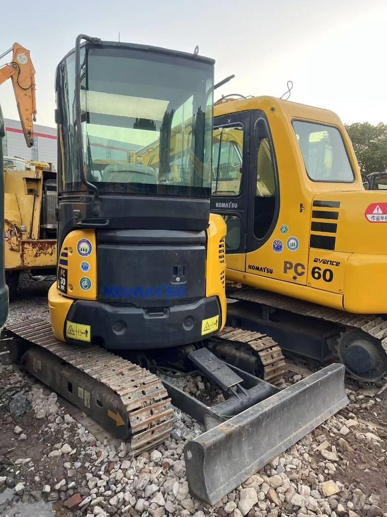 Komatsu PC 30 Excavatoare pe șenile
