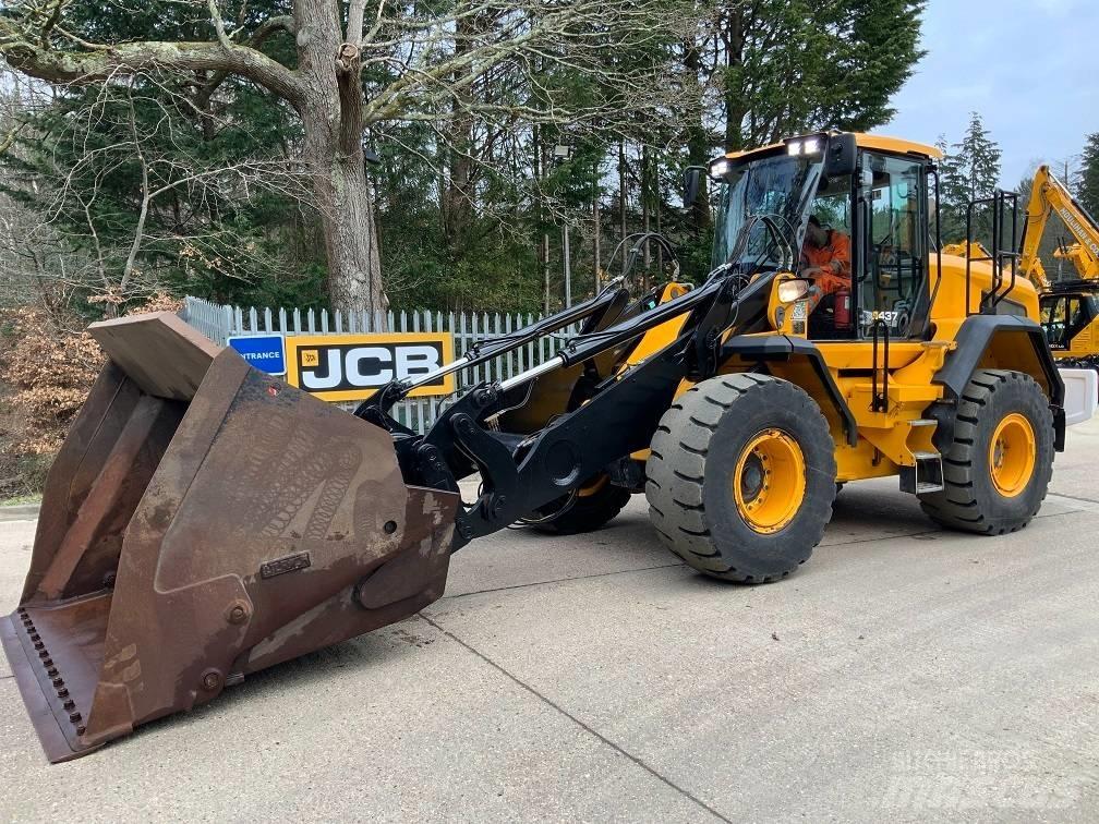 JCB 437 HT Incarcator pe pneuri