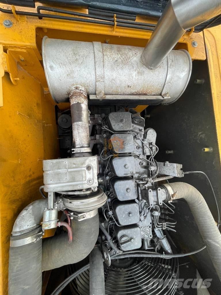 Hyundai 210W-9 Excavatoare cu roti