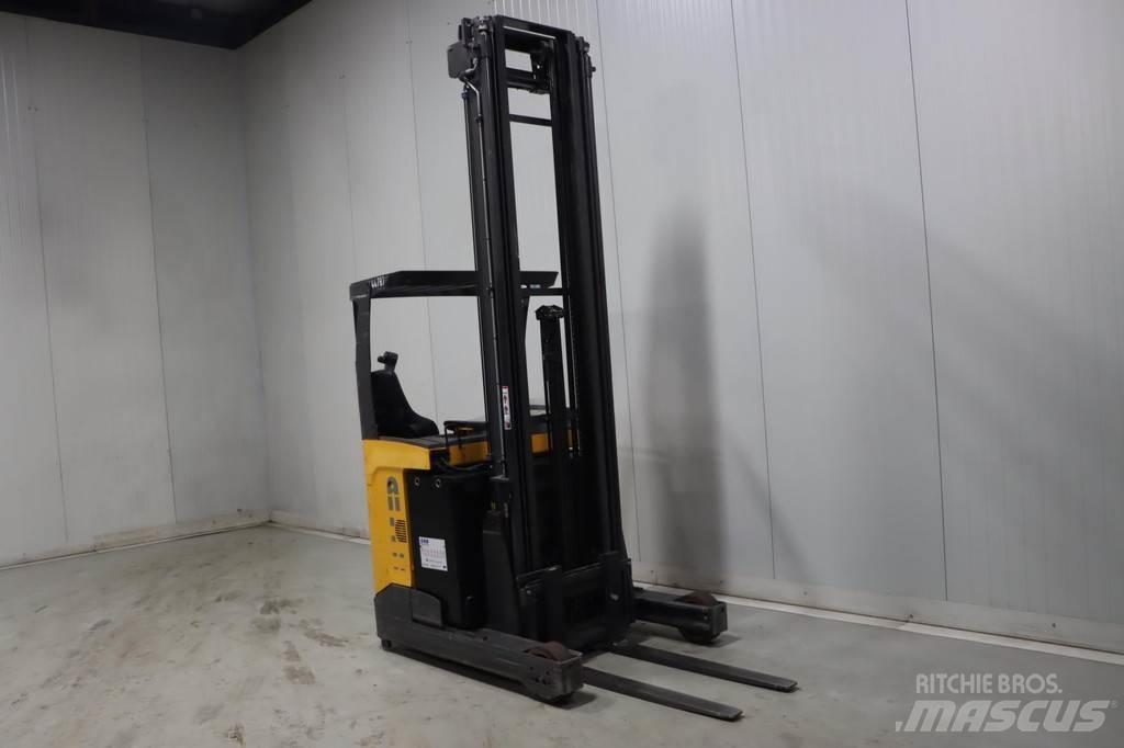 Atlet UMS160D Stivuitor cu catarg retractabil