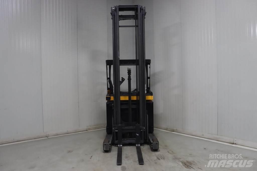 Atlet UMS160D Stivuitor cu catarg retractabil