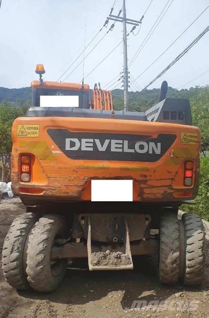 Doosan DX 140 W Excavatoare cu roti