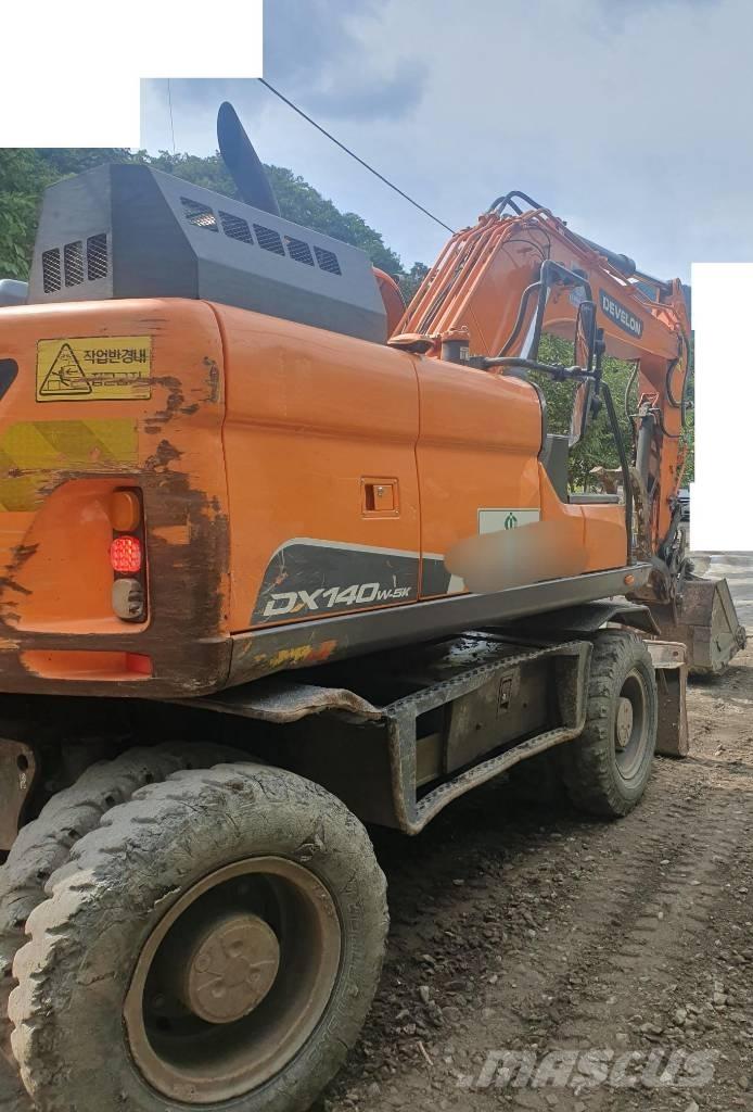 Doosan DX 140 W Excavatoare cu roti