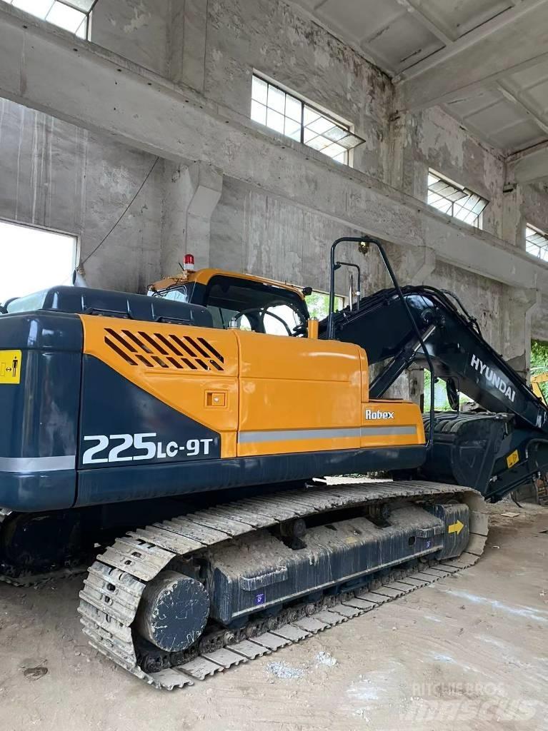 Hyundai 225LC-9 Excavatoare pe șenile
