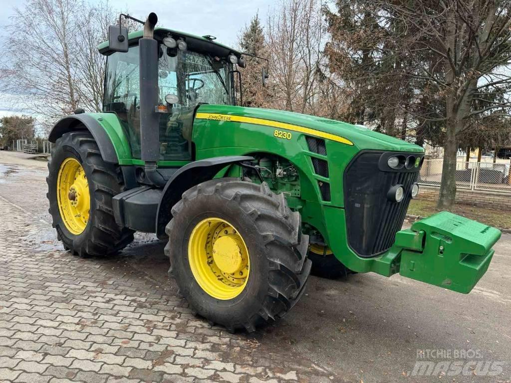 John Deere 8230 Tractoare