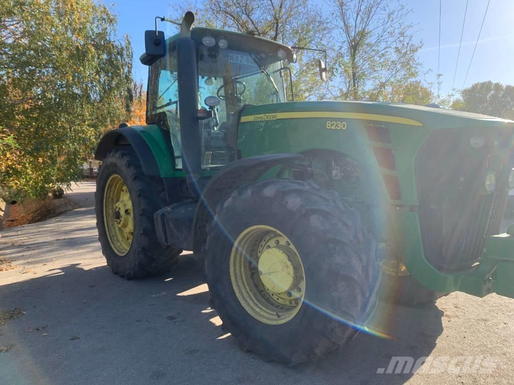John Deere 8230 Tractoare