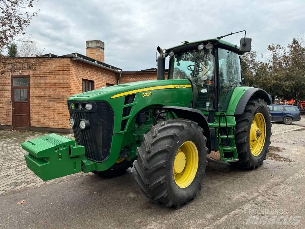John Deere 8230 Tractoare
