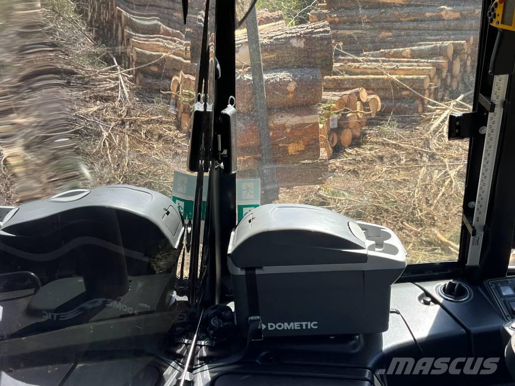 Ponsse Ergo 8W Combine forestiere