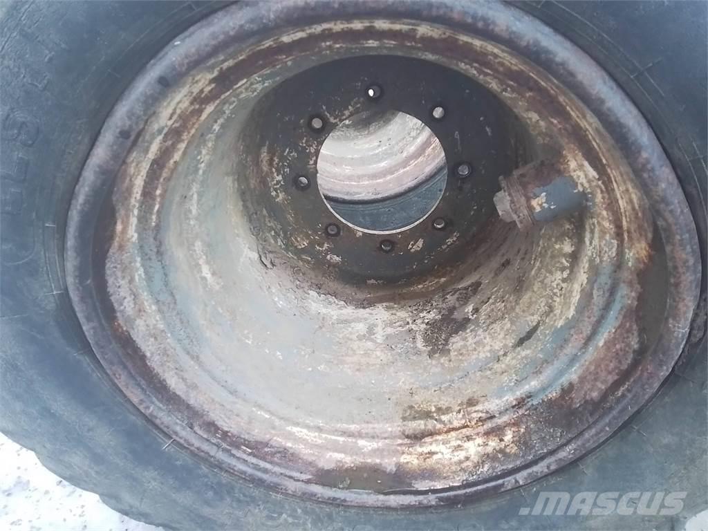 Valmet 828 20x22,5 Anvelope, roti si jante