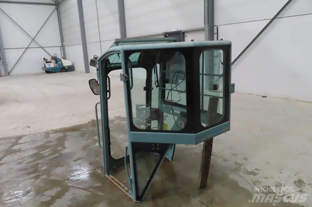 Yanmar Vio 75 Cabine si interior
