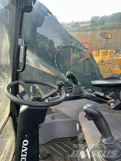 Volvo EW 220 E Excavatoare cu roti