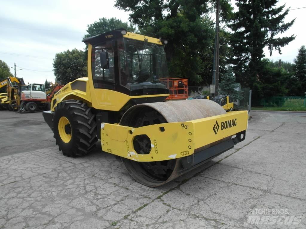 Bomag BW 213 DH-5 Compactoare monocilindrice