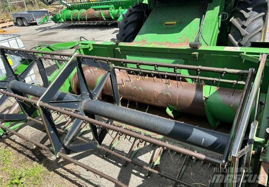 John Deere 1055 Combine de secerat