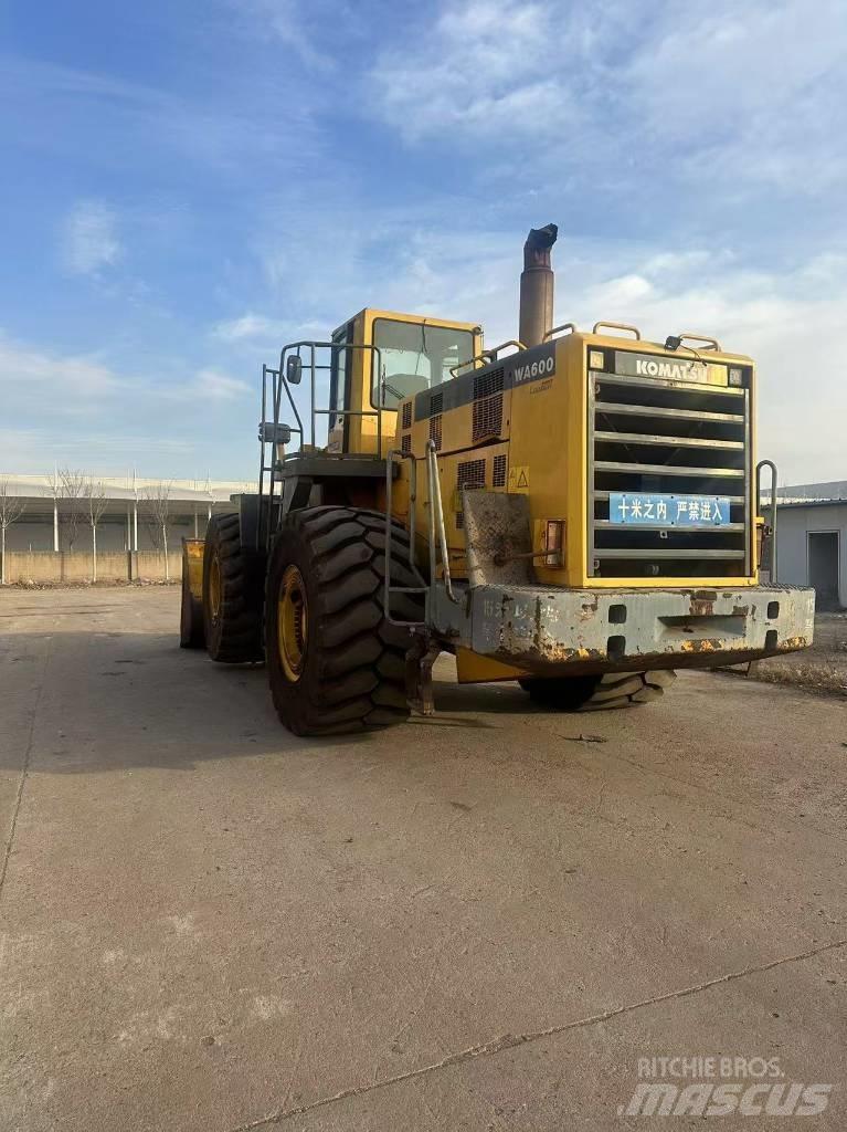 Komatsu WA 600-6 Incarcator pe pneuri