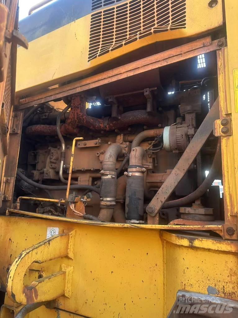 Komatsu WA 600-6 Incarcator pe pneuri