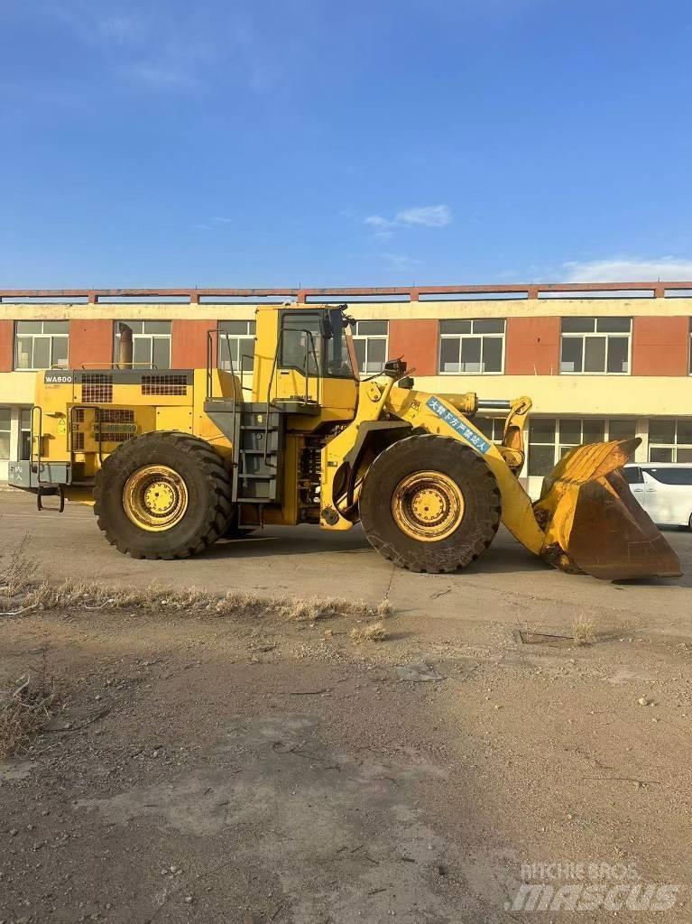 Komatsu WA 600-6 Incarcator pe pneuri