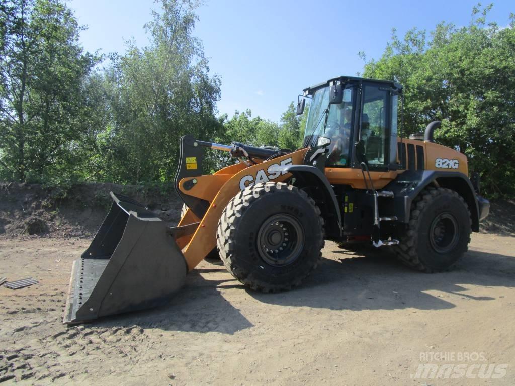 CASE 821 G Incarcator pe pneuri
