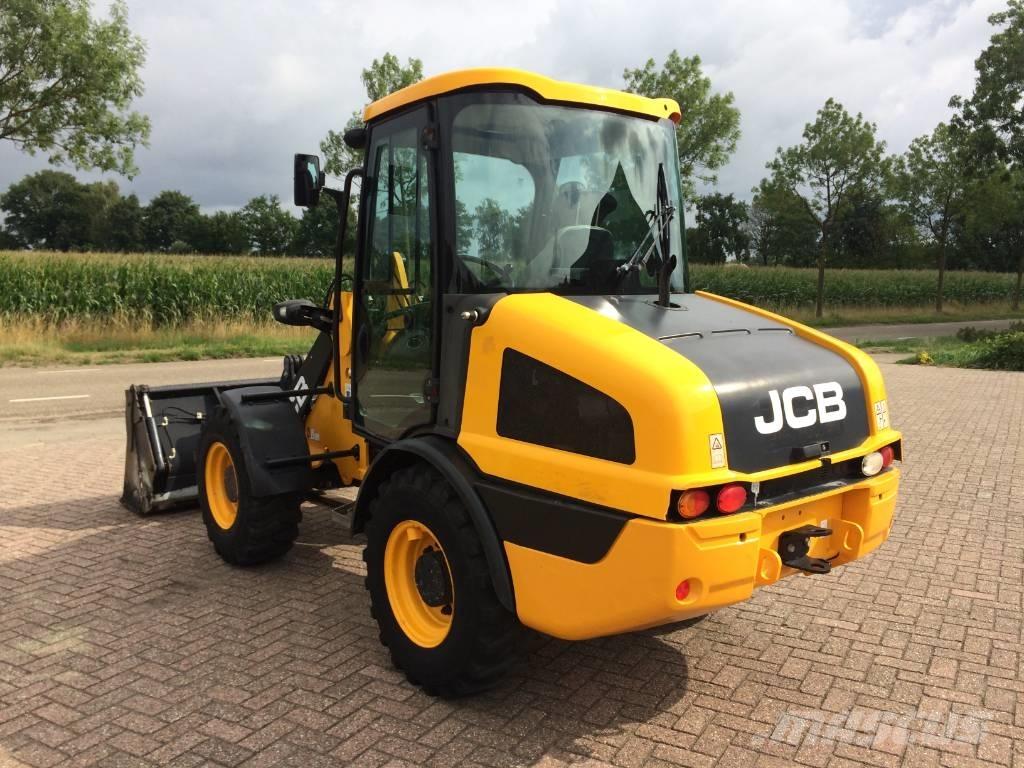 JCB 406 Incarcator pe pneuri