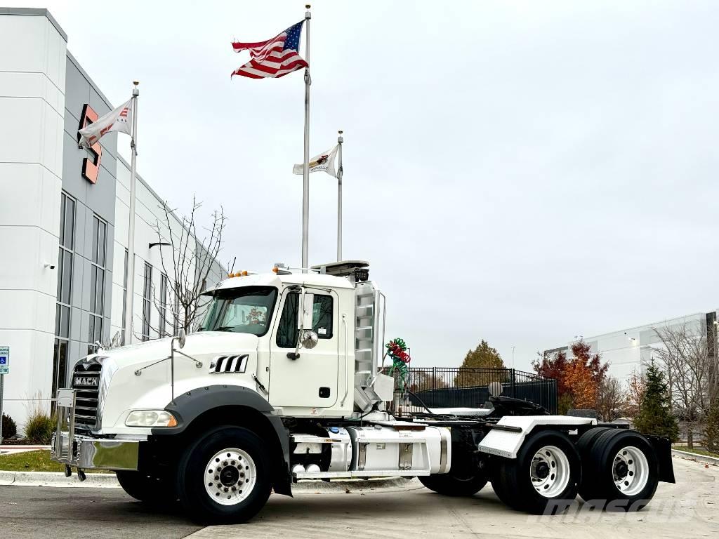Mack GU813 Autotractoare