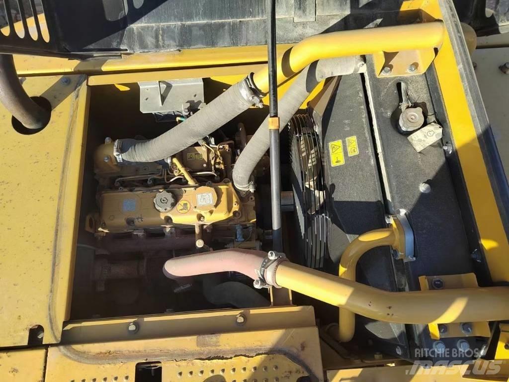 CAT 318 Excavatoare pe șenile
